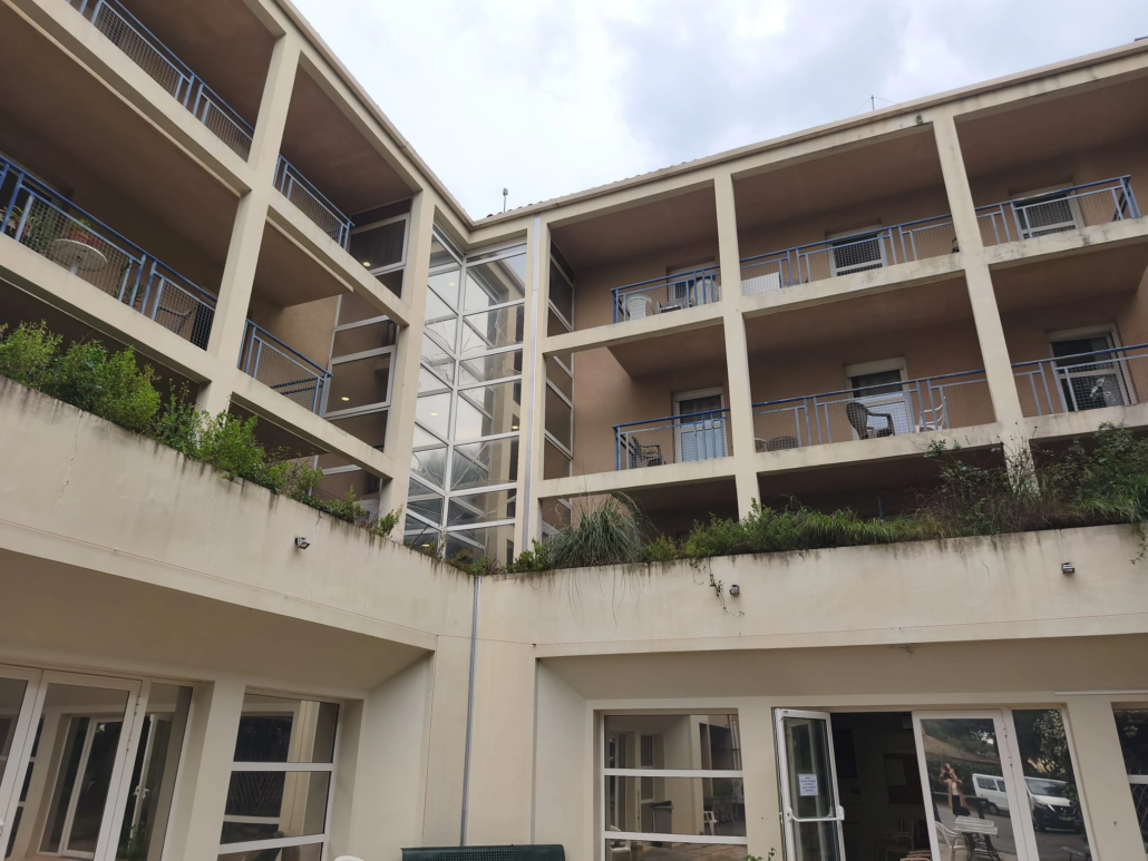 Ehpad Les Cardalines - façade intérieure Ehpad Les Cardalines - façade intérieure